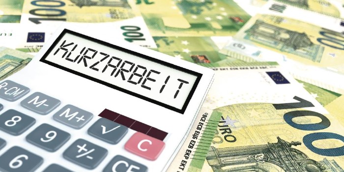 Taschenrechner mit Banknoten © Alexander Limbach/stock.adobe.com