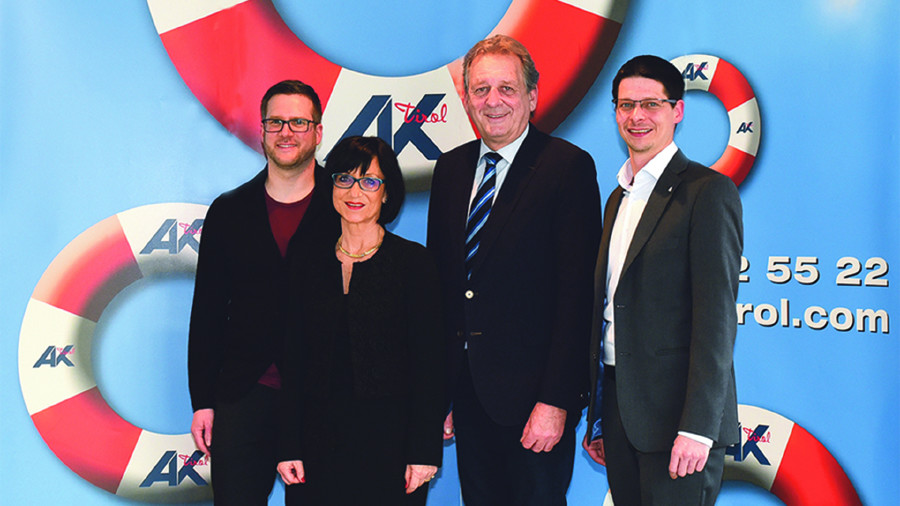 Das Präsidium: Vizepräsident Klaus Rainer, Vizepräsidentin Verena Steinlechner-Graziadei, Präsident Erwin Zangerl, Vizepräsident Christoph Stillebacher © AK Tirol Das AK Präsidium © AK Tirol