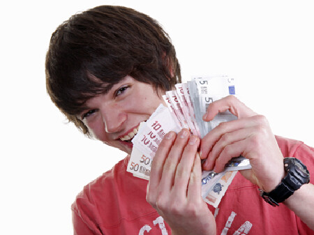 Jugendlicher mit Geld © Klaus Eppele, fotolia.com