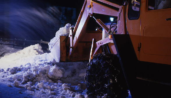 © AK Tirol Schneepflug in der Nacht © AK Tirol