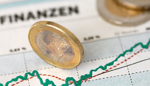 Euromünzen auf Finanzstatistik © Alterfalter, Fotolia.com