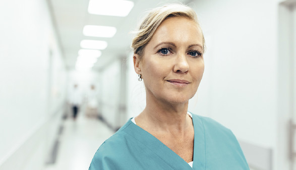 © JakobLund/stock.adobe.com Pflegerin in einer Klinik © JakobLund/stock.adobe.com