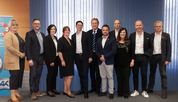 Die AK Vorstandsmitglieder im Bild von links: Birgit Seidl (aab-fcg), Vizepräsident Klaus Rainer (aab-fcg), Vizepräsidentin Andrea Ager (aab-fcg), Tanja Rupprecht (aab-fcg), Vizepräsident Christoph Stillebacher (aab-fcg), Präsident Erwin Zangerl (aab-fcg), Bernhard Höfler (FSG), Patrick Haslwanter (FPÖ), Doris Bergmann (aab-fcg), Thomas Lintner (aab-fcg), Herbert Frank (FSG).