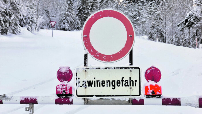 Straßensperre wegen Lawinengefahr