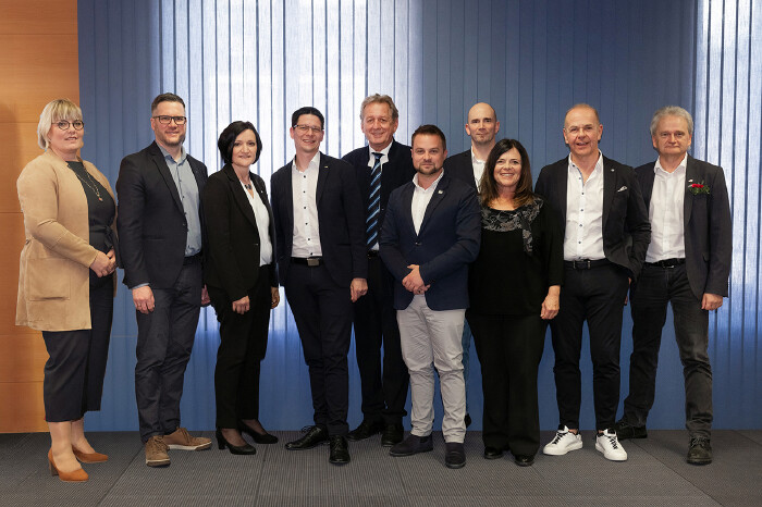 Die AK Vorstandsmitglieder im Bild von links: Birgit Seidl (aab-fcg), Vizepr&auml;sident Klaus Rainer (aab-fcg), Vizepr&auml;sidentin Andrea Ager (aab-fcg), Vizepr&auml;sident Christoph Stillebacher (aab-fcg), Pr&auml;sident Erwin Zangerl (aab-fcg), Bernhard H&ouml;fler (FSG), Patrick Haslwanter (FP&Ouml;), Doris Bergmann (aab-fcg), Thomas Lintner (aab-fcg), Herbert Frank (FSG).
