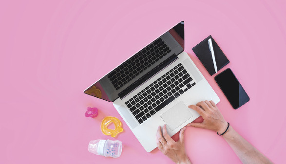 © troyanphoto/stock.adobe.com Frau arbeitet am Laptop © troyanphoto/stock.adobe.com