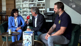 Moderator Hubert Trenkwalder im Interviewgespr&auml;ch mit AK Vizepr&auml;sidentin Andrea Ager und dem Gesch&auml;ftsf&uuml;hrer Alexander Brunner