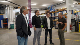 AK Vizepräsident Klaus Rainer bei der Betriebsbesichtigung bei der Firma Alpex in Mils bei Hall